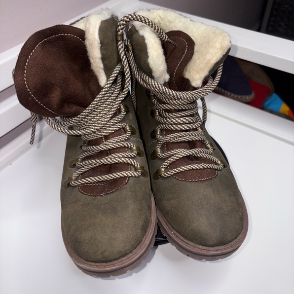 Mossimo Faux Shearling Hiking Boots – Size 7 - Picture 1 of 5